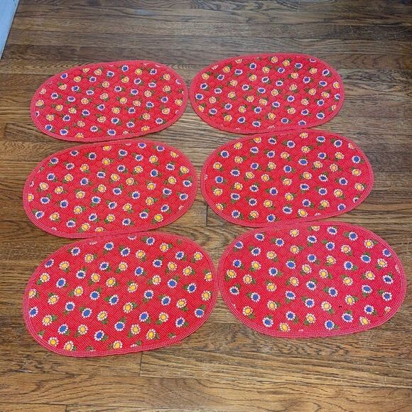 Vintage late 60s/early 70s six red quilted flower power placemats - Picture 1 of 6